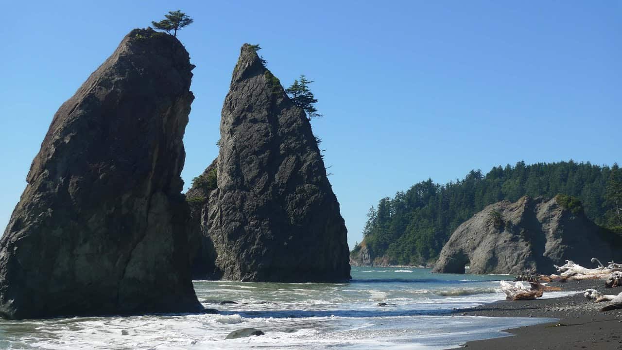 Best Hikes in Olympic National Park Hole in the Wall on Rialto Beach