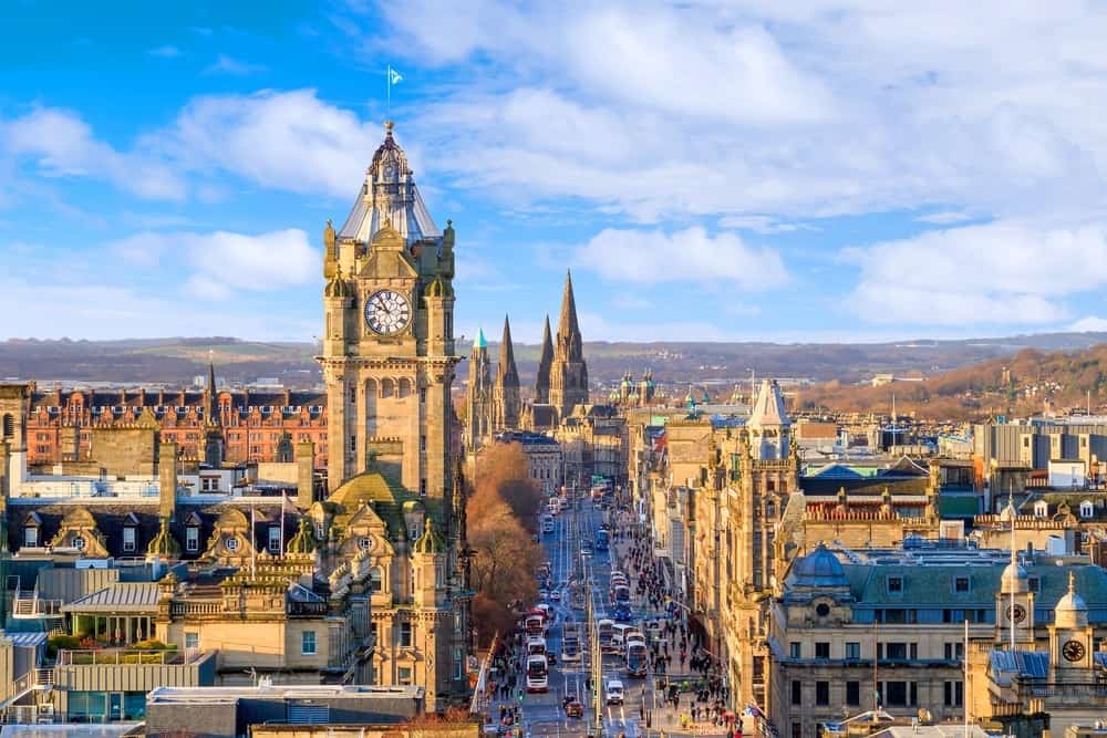 Best Time to Visit Edinburgh castle in Scotland UK