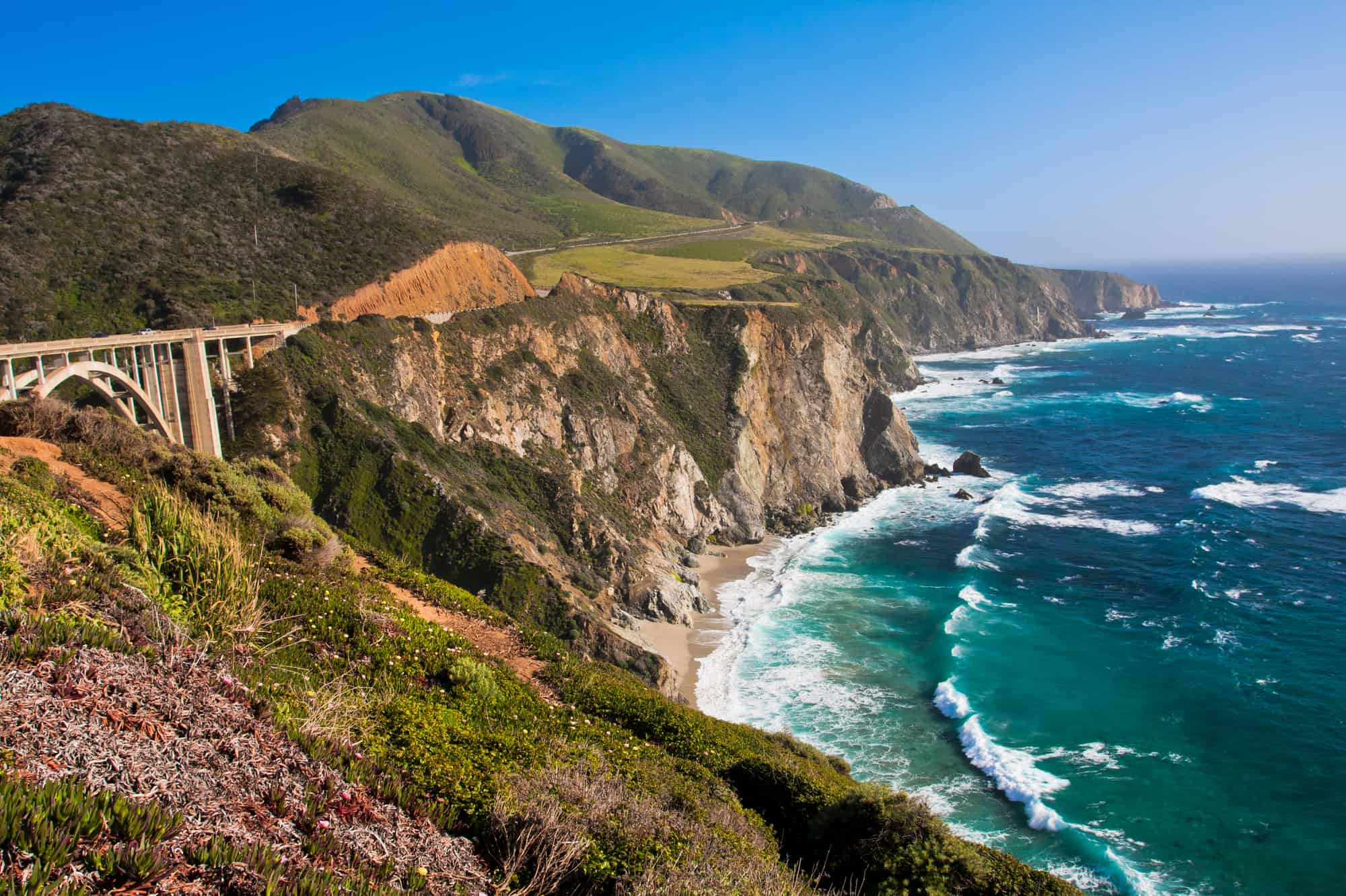 Places in california. Big sur California достопримечательности. Фотообои big sur California. Вдоль Биг сур стоят небоскребы Береговая линия. Скалаут.