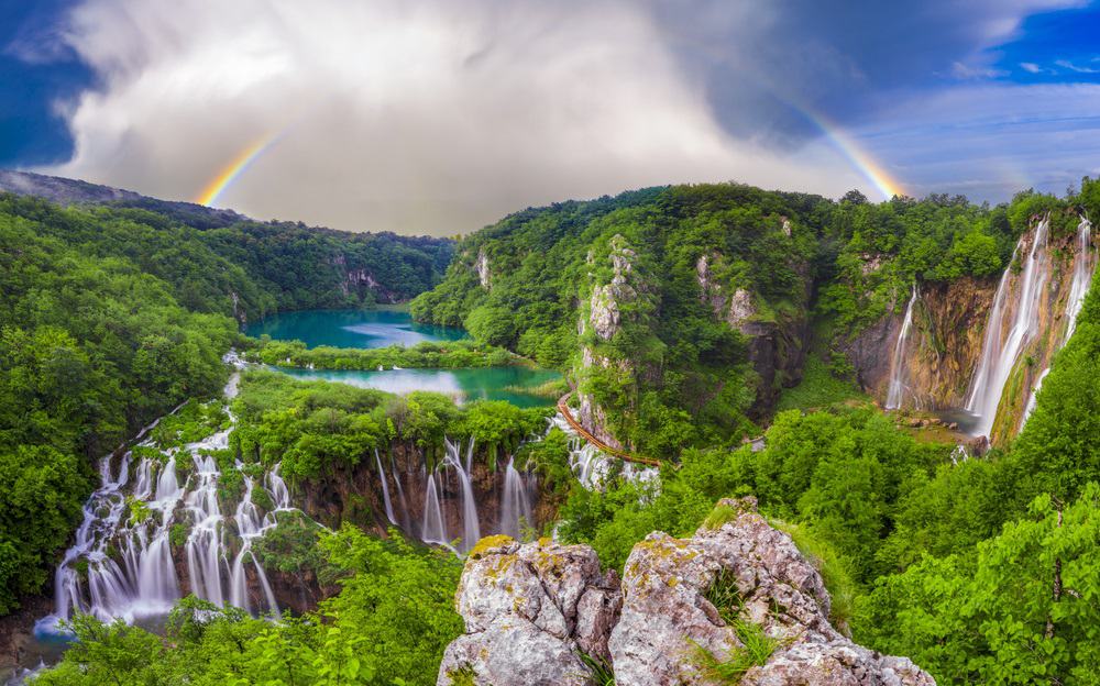 waterfalls in plitvice park croatia